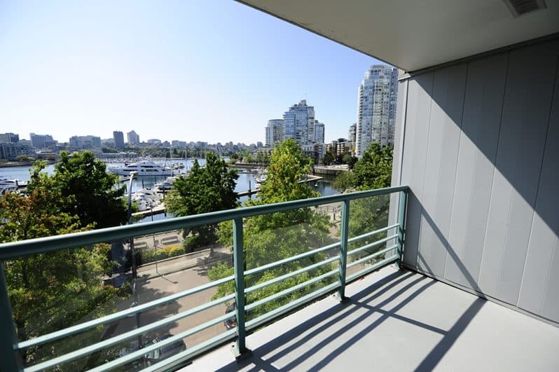 1067 Marinaside Crescent, Yaletown: photo 1 of 22