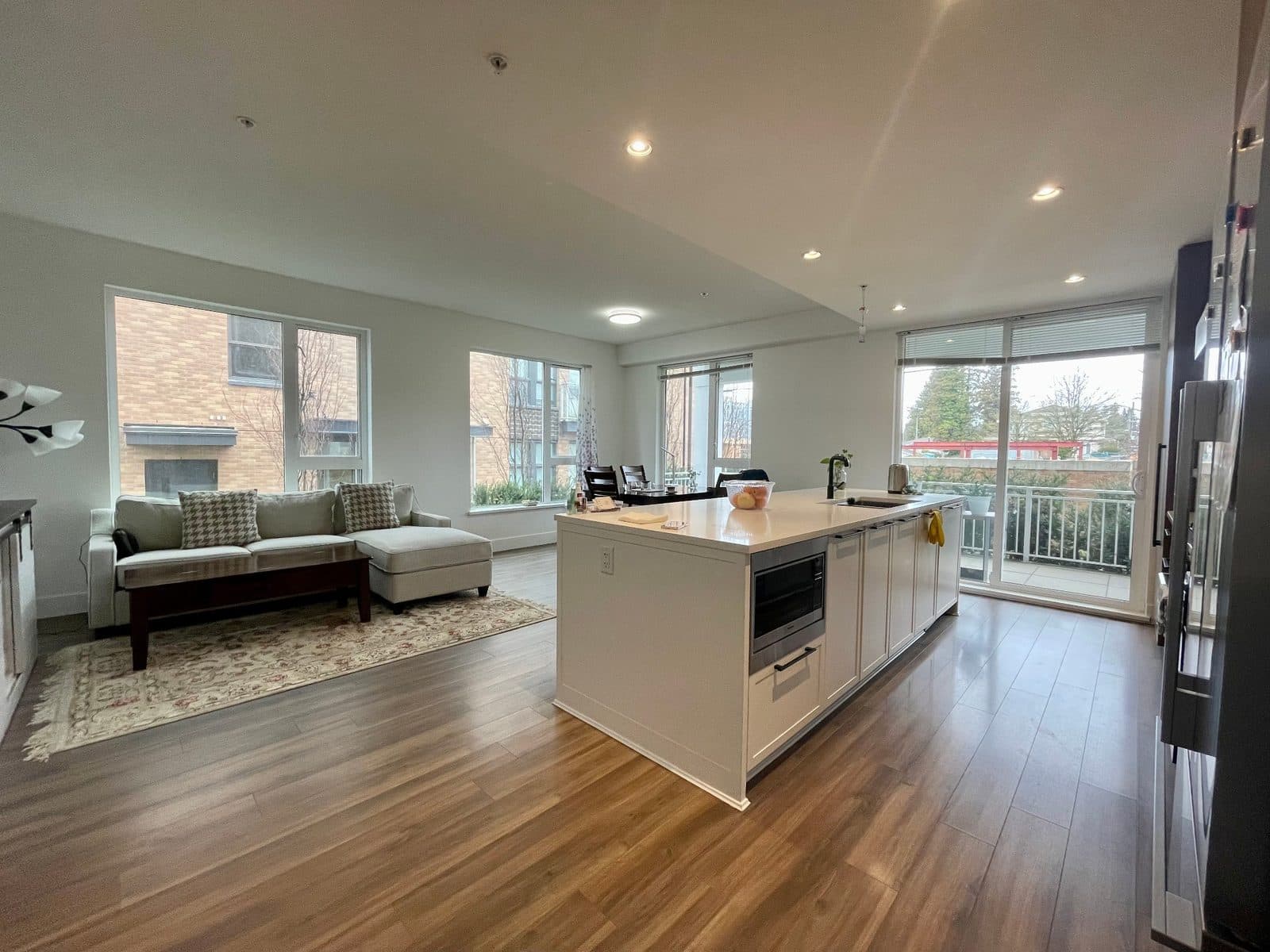 6933 Cambie Street, South Cambie: photo 1 of 14
