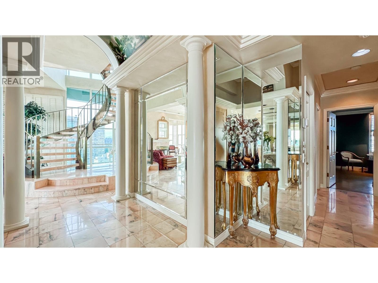 17 1861 Beach Avenue, Vancouver: photo 1 of 40
