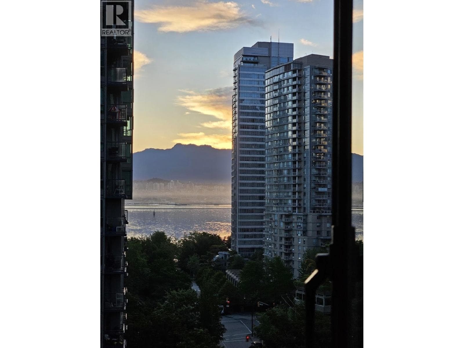 909 1331 W Georgia Street, Vancouver: photo 1 of 12