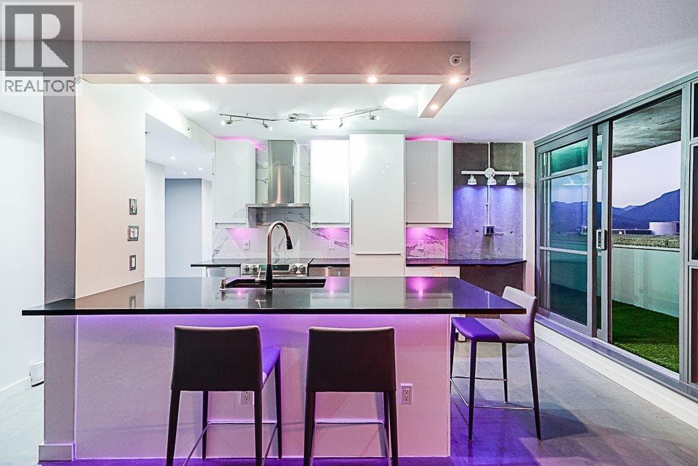 3004 438 Seymour Street, Vancouver: photo 1 of 21