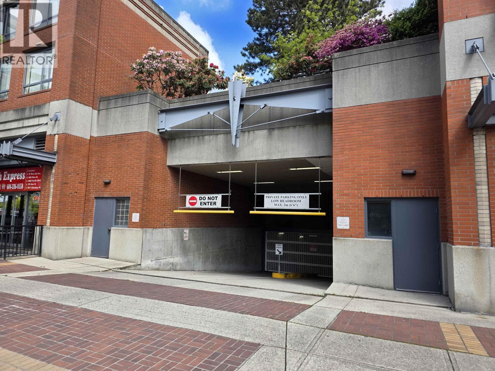 1233 Pacific Boulevard, Vancouver: photo 1 of 4