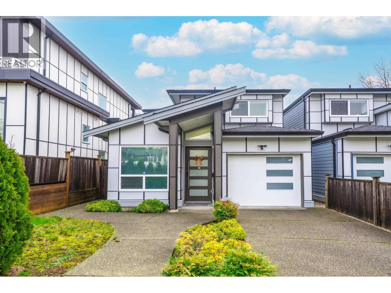 5180 Lorraine Avenue, Burnaby: photo 1 of 24