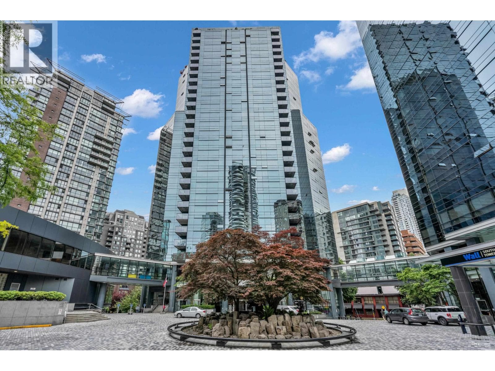910 1050 Burrard Street, Vancouver: photo 1 of 24