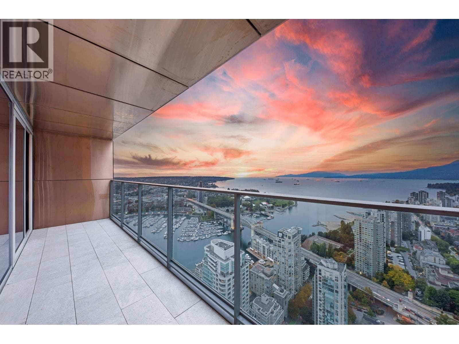 5702 1480 Howe Street, Vancouver: photo 1 of 29