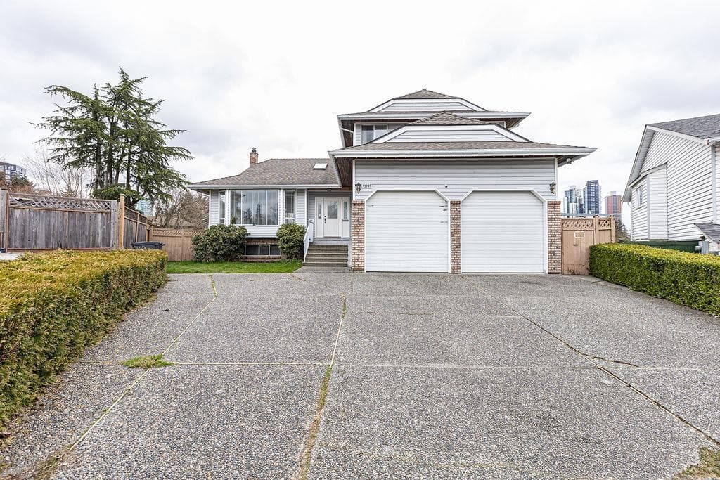 13285 98 Avenue, Surrey: photo 1 of 32