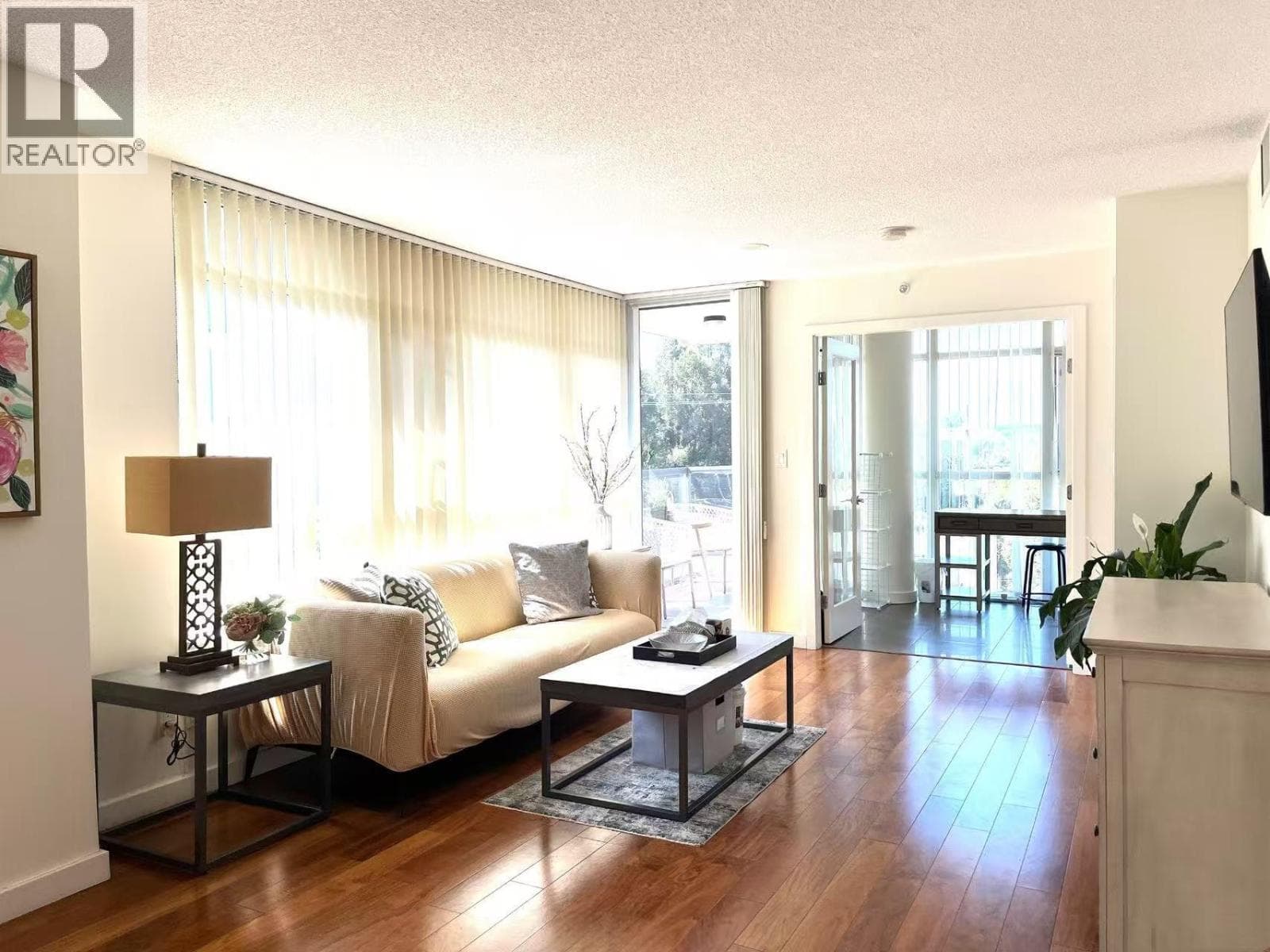 662 2080 W Broadway, Vancouver: photo 1 of 12