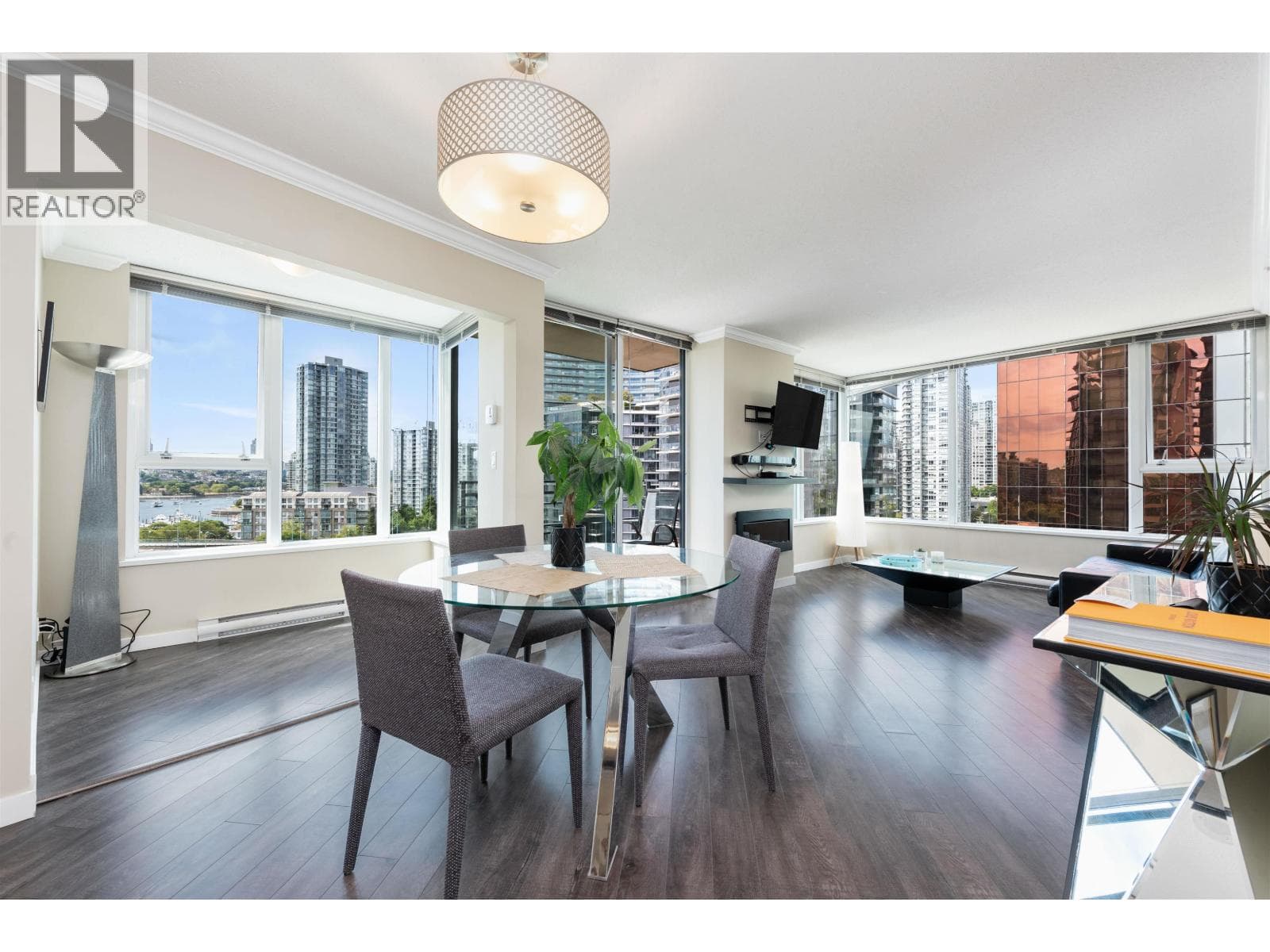 1606 33 Smithe Street, Vancouver: photo 1 of 23
