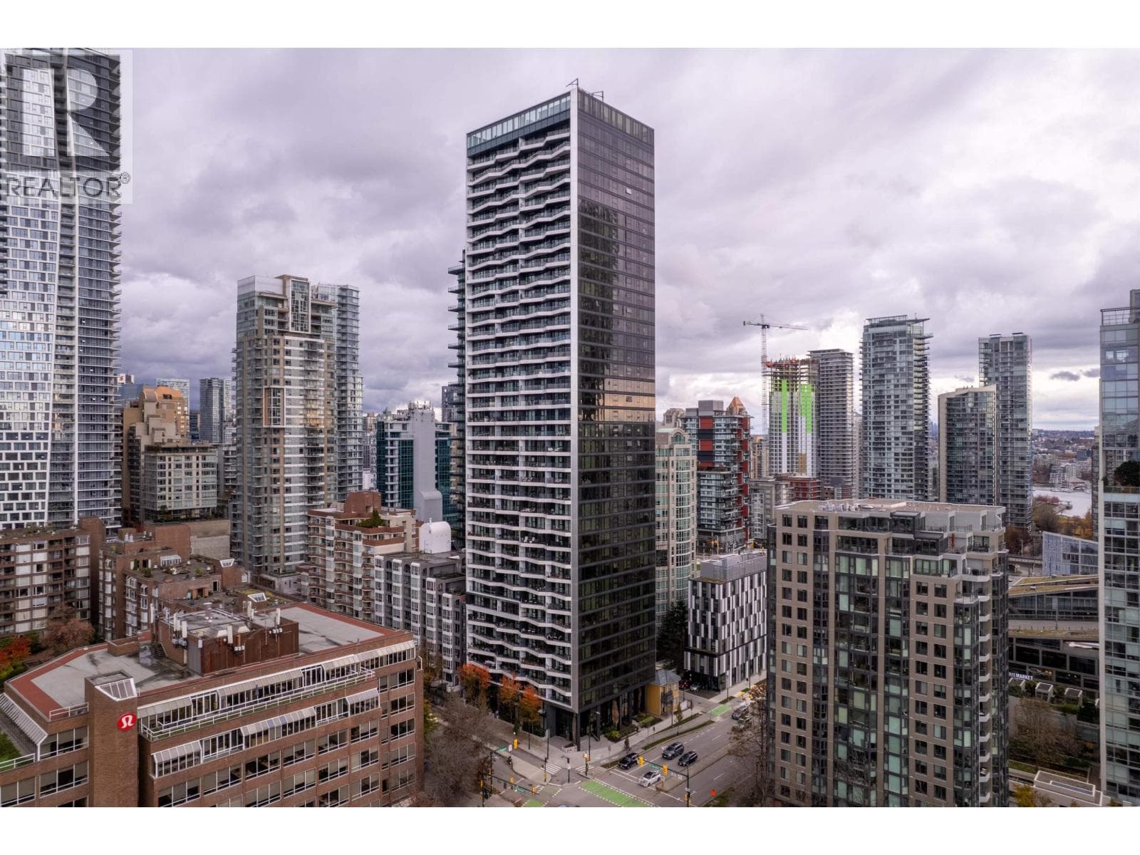 708 889 Pacific Street, Vancouver: photo 1 of 30