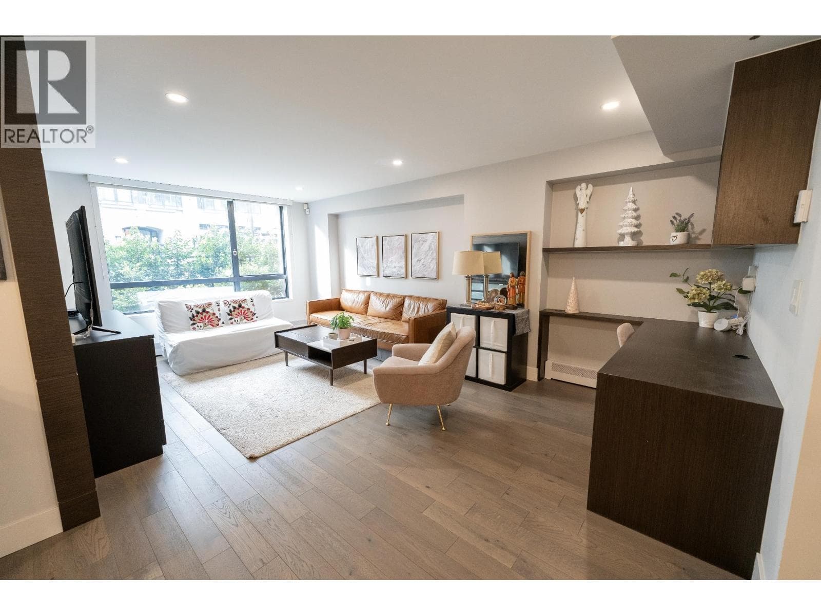 201 289 Drake Street, Vancouver: photo 1 of 28