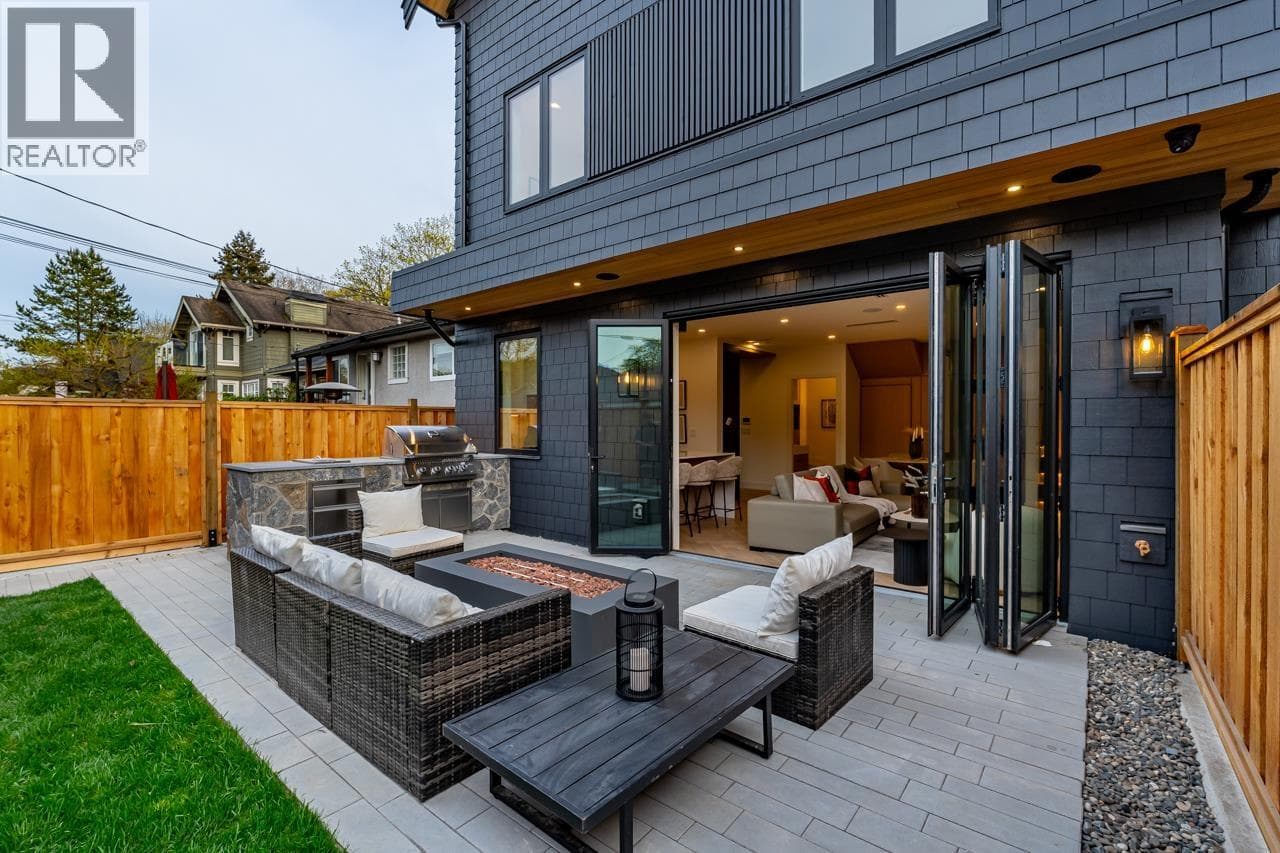 2 3345 W 13th Avenue, Vancouver: photo 1 of 28