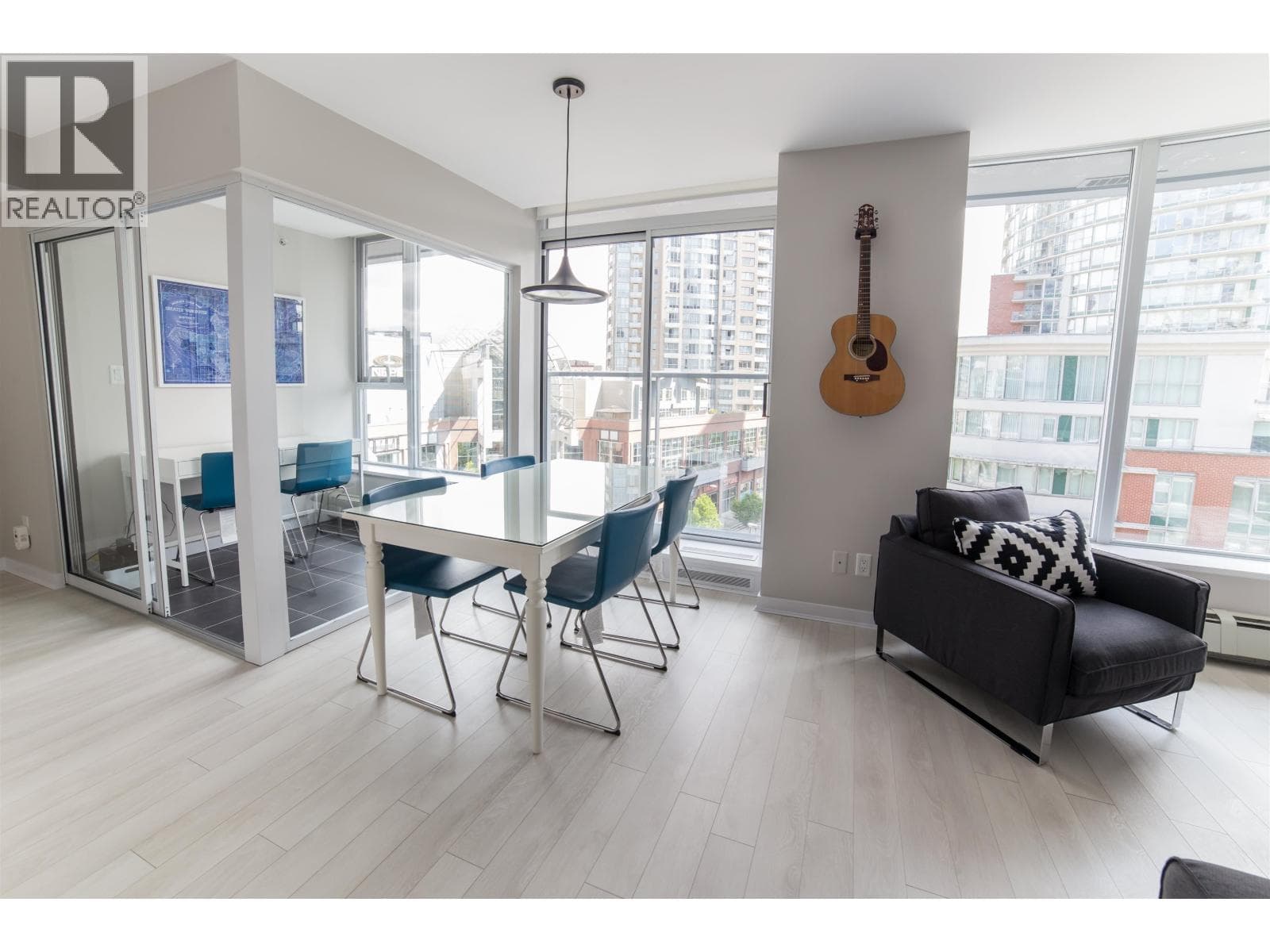707 633 Abbott Street, Vancouver: photo 1 of 8