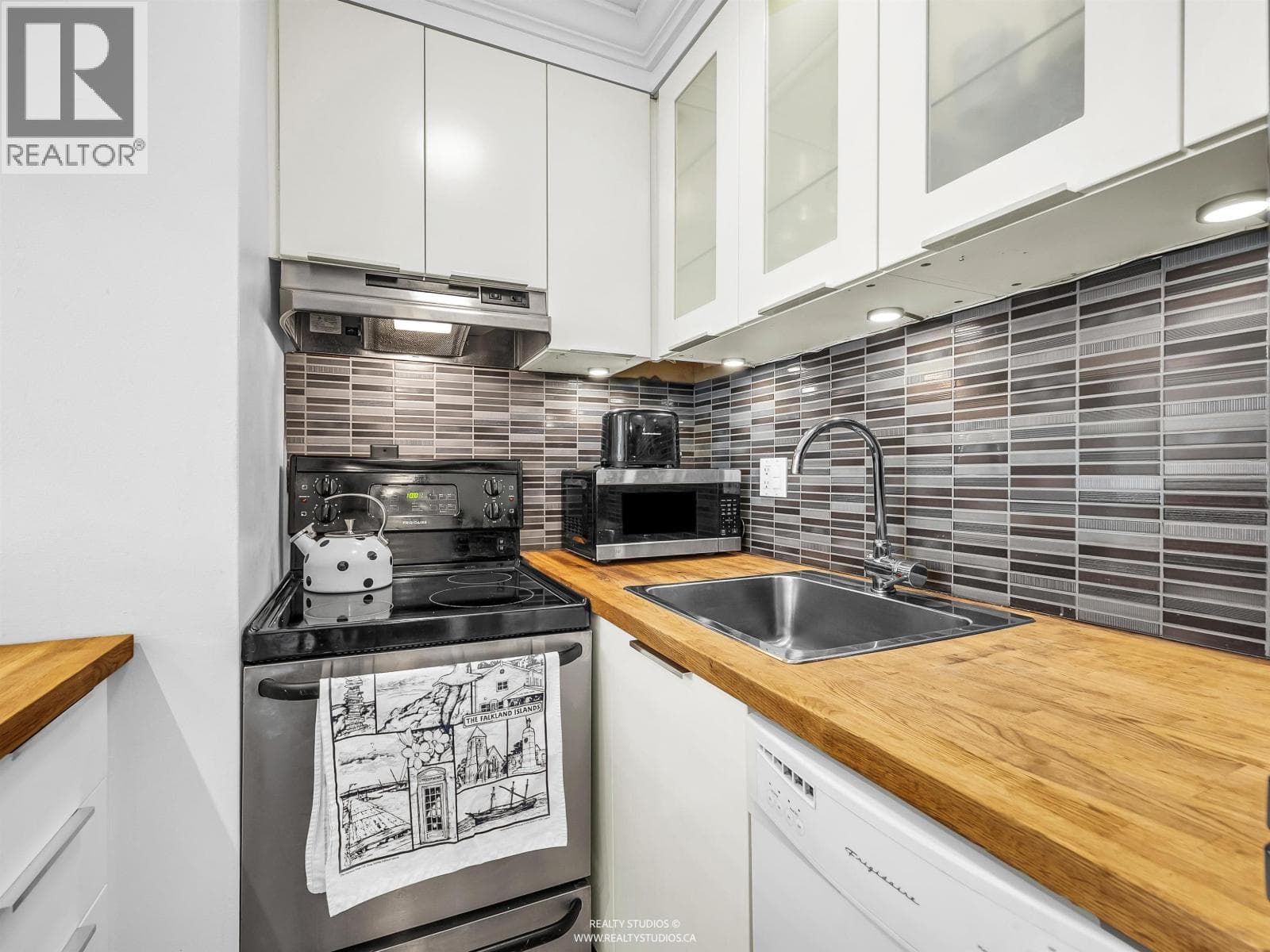 1205 1250 Burnaby Street, Vancouver: photo 1 of 31