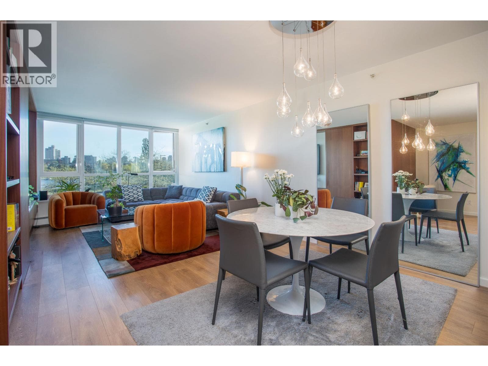 203 388 Drake Street, Vancouver: photo 1 of 25