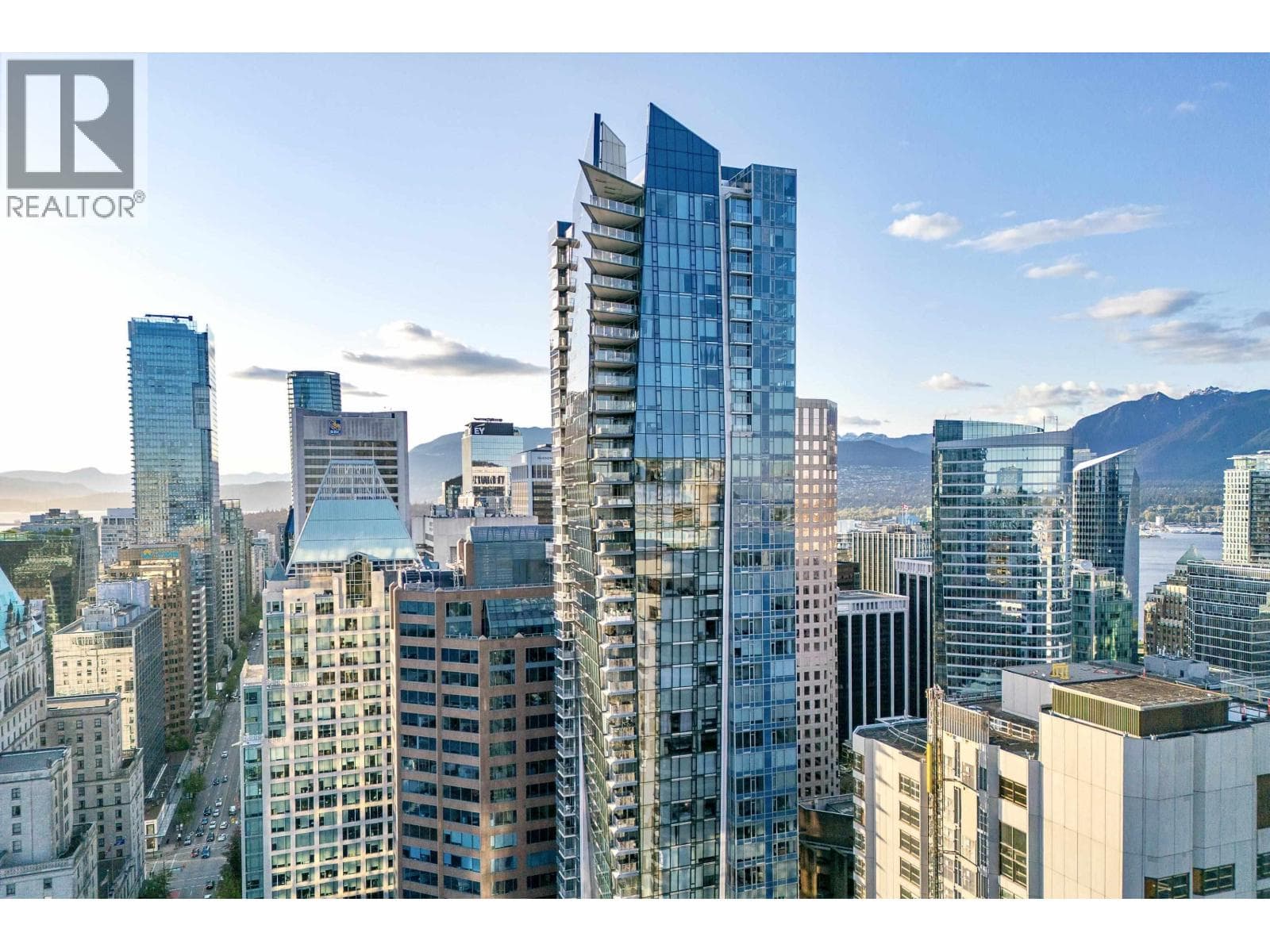 2902 667 Howe Street, Vancouver: photo 1 of 40