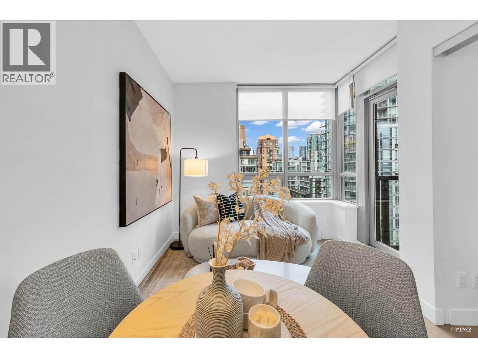 1605 1308 Hornby Street, Vancouver: photo 1 of 25