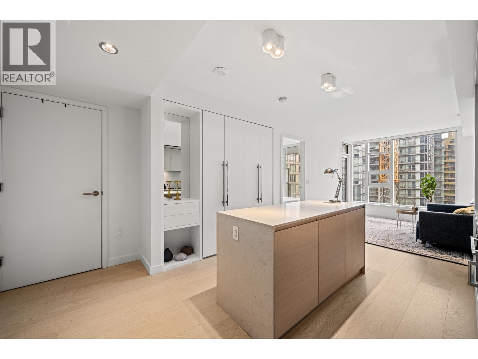 1009 1289 Hornby Street, Vancouver: photo 1 of 19