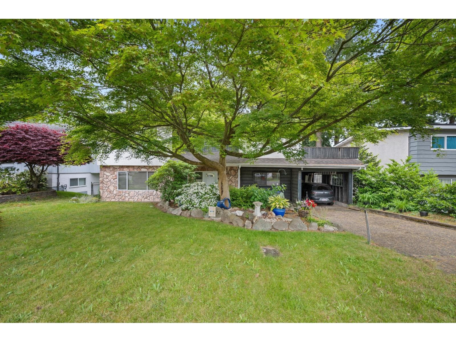 5910 135 Street, Surrey: photo 1 of 33