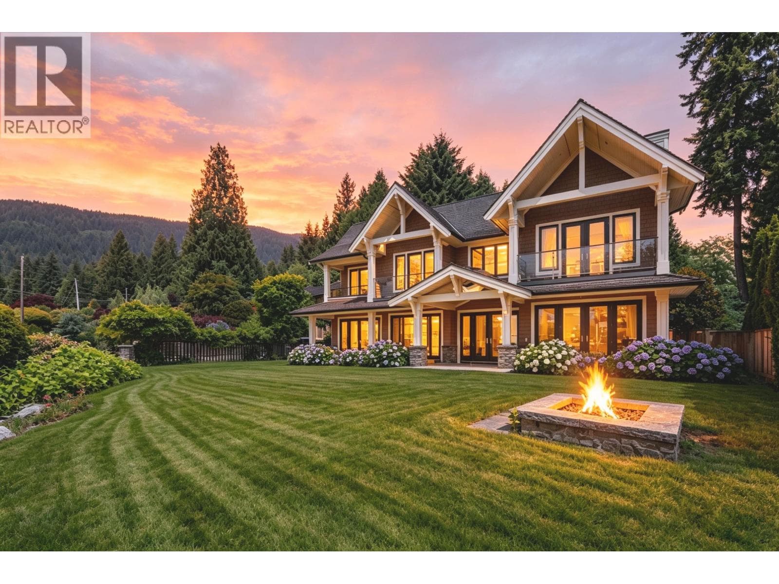 2645 Rosebery Avenue, West Vancouver: photo 1 of 40