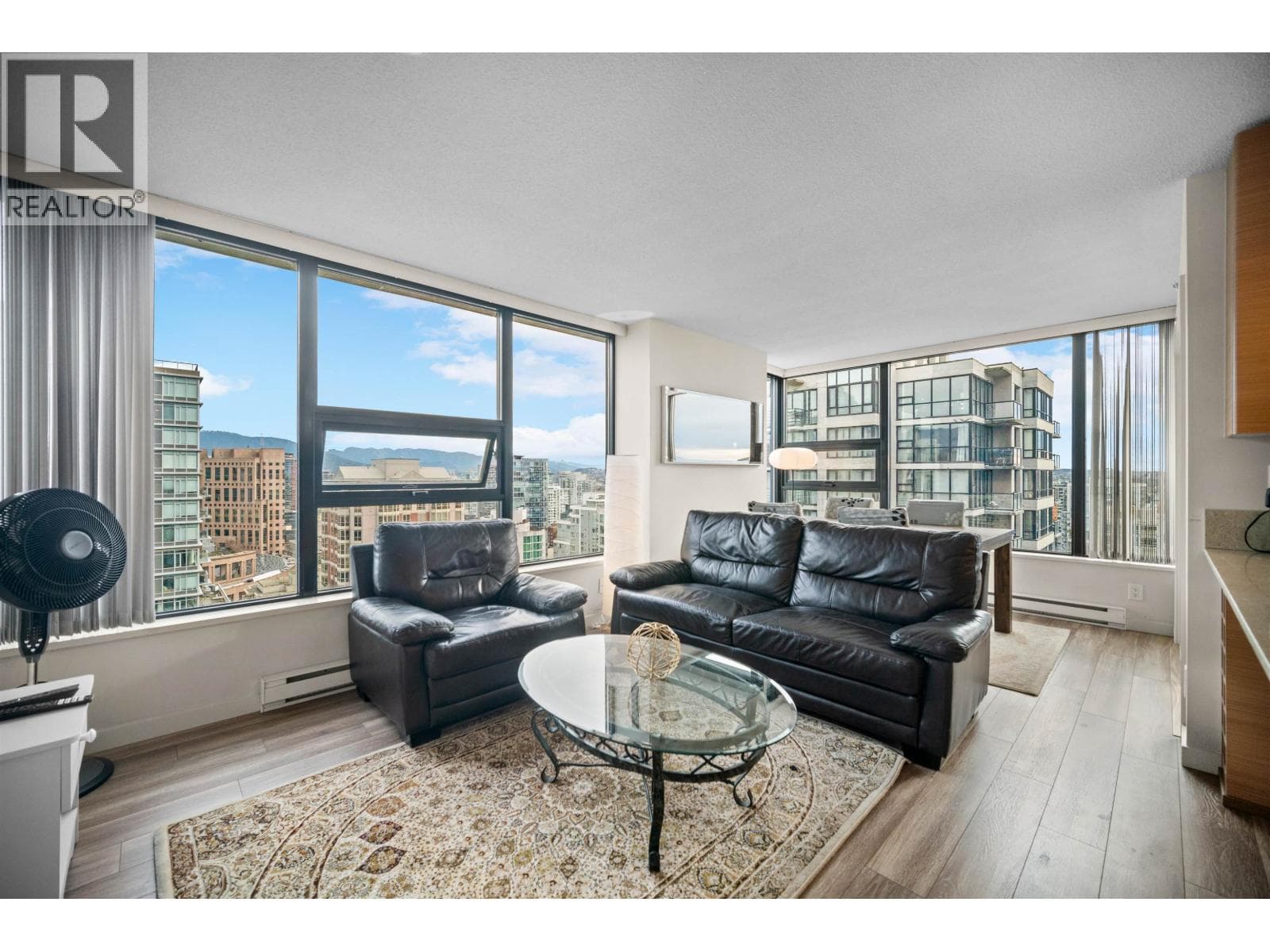 3104 928 Homer Street, Vancouver: photo 1 of 24