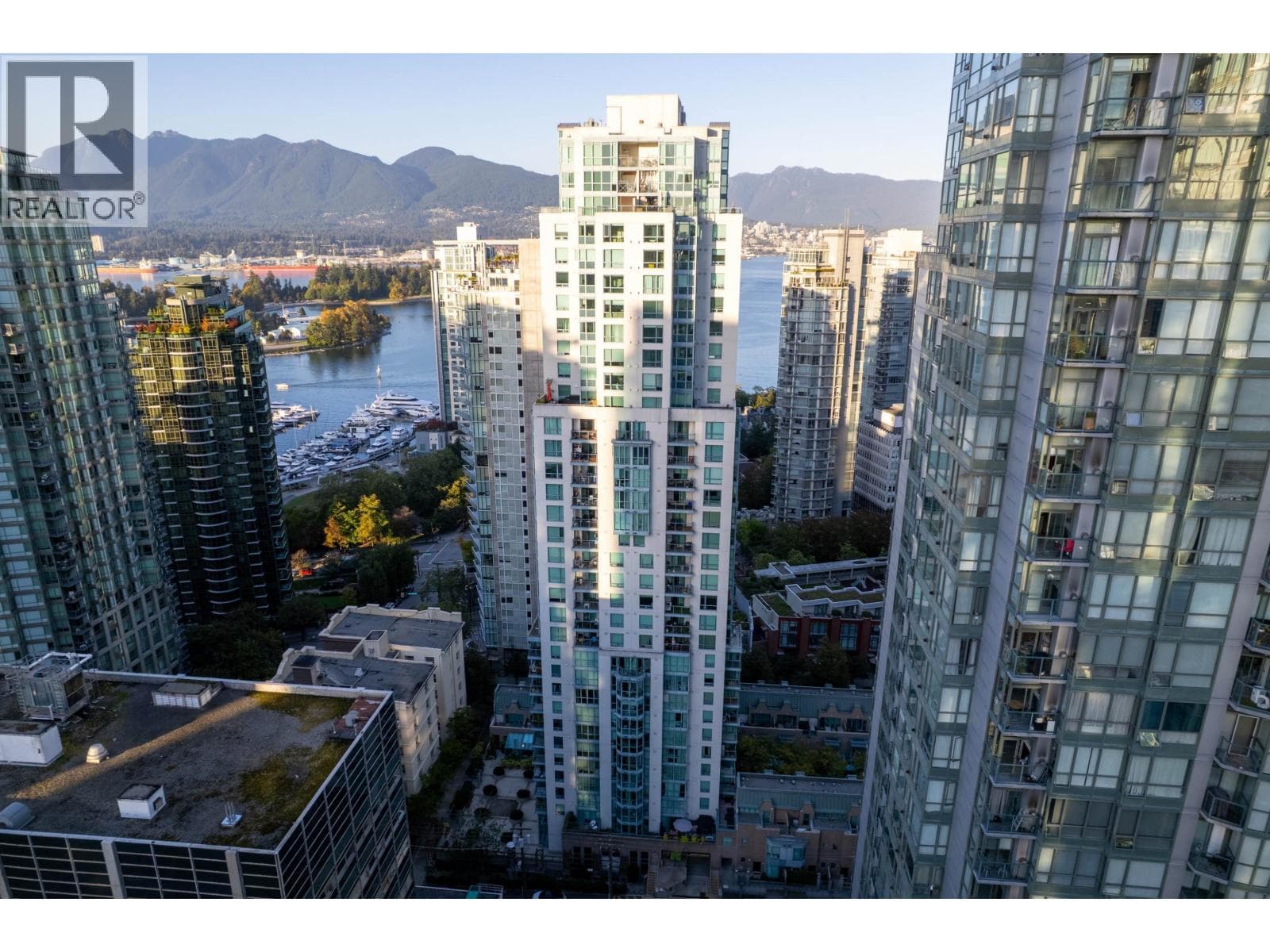2904 1238 Melville Street, Vancouver: photo 1 of 33