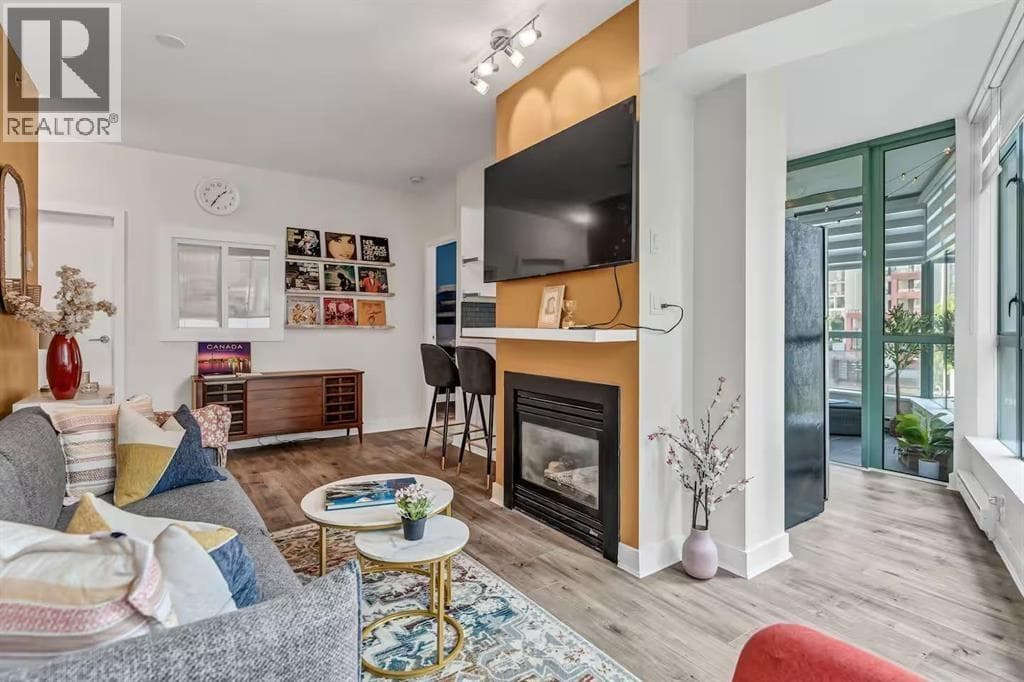 302 1238 Burrard Street, Vancouver: photo 1 of 25
