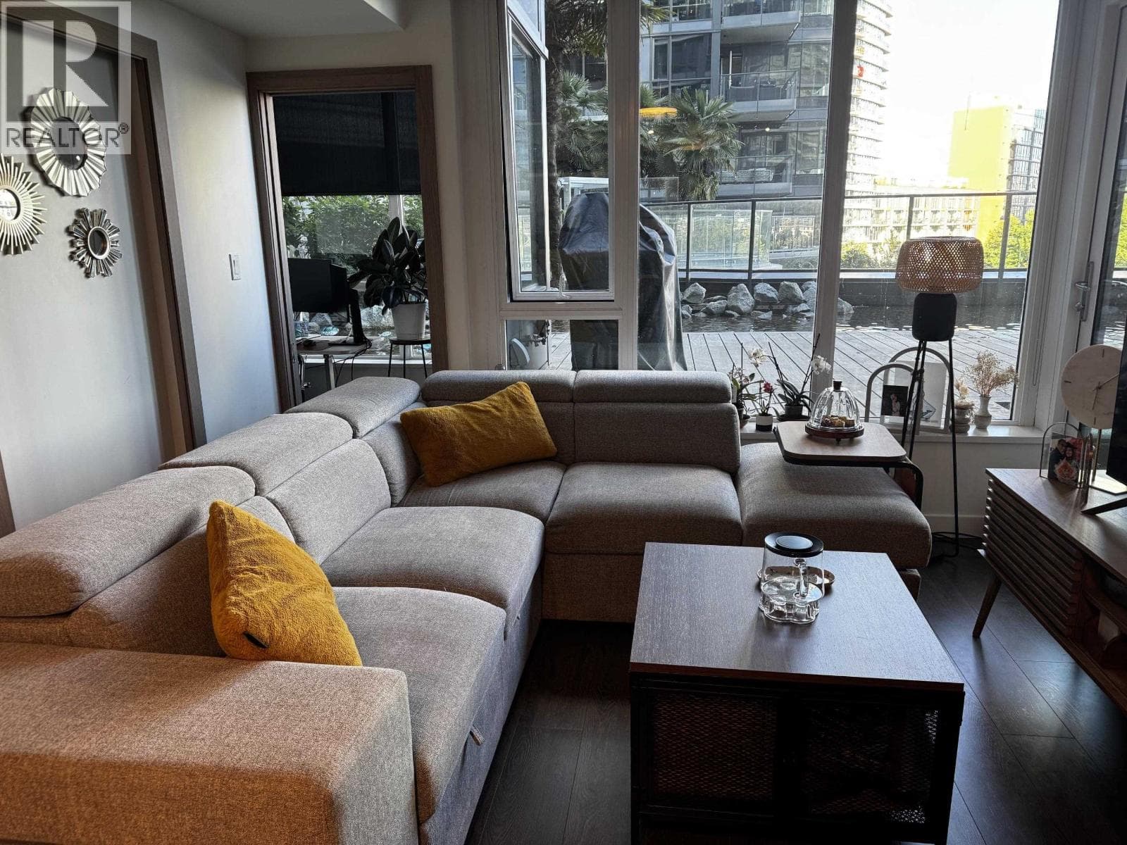 306 68 Smithe Street, Vancouver: photo 1 of 8