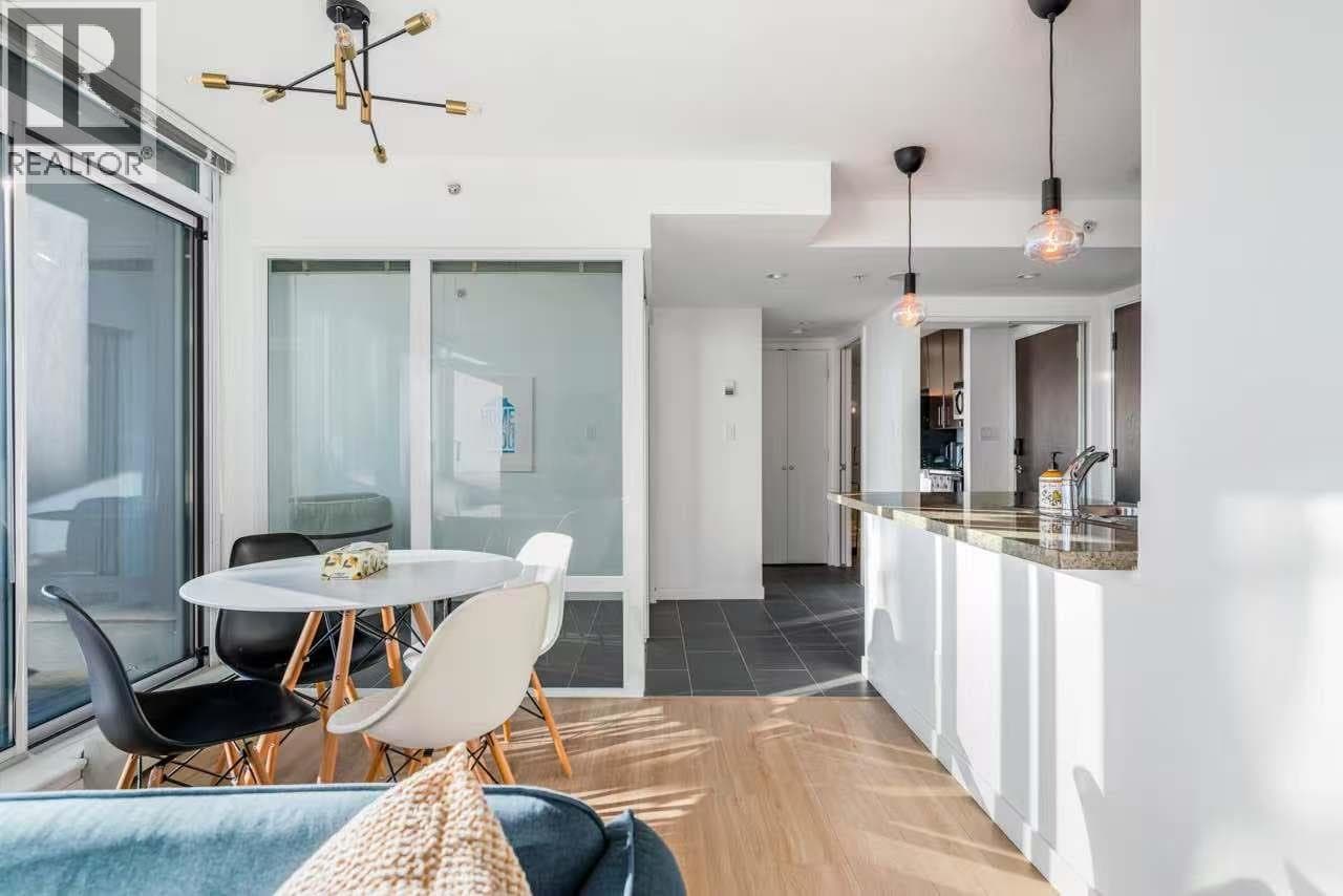 518 618 Abbott Street, Vancouver: photo 1 of 16