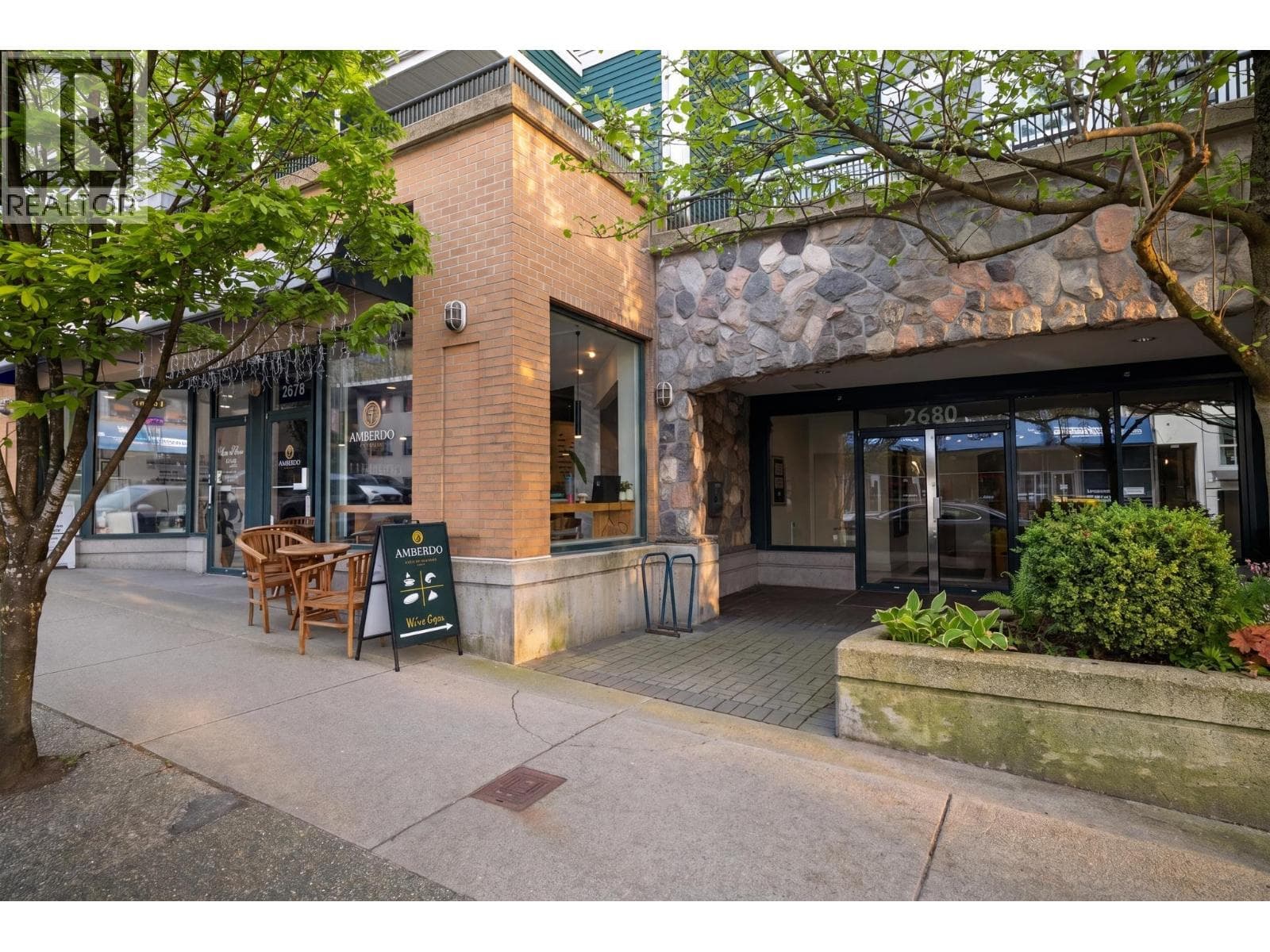 311 2680 W 4th Avenue, Vancouver: photo 1 of 27
