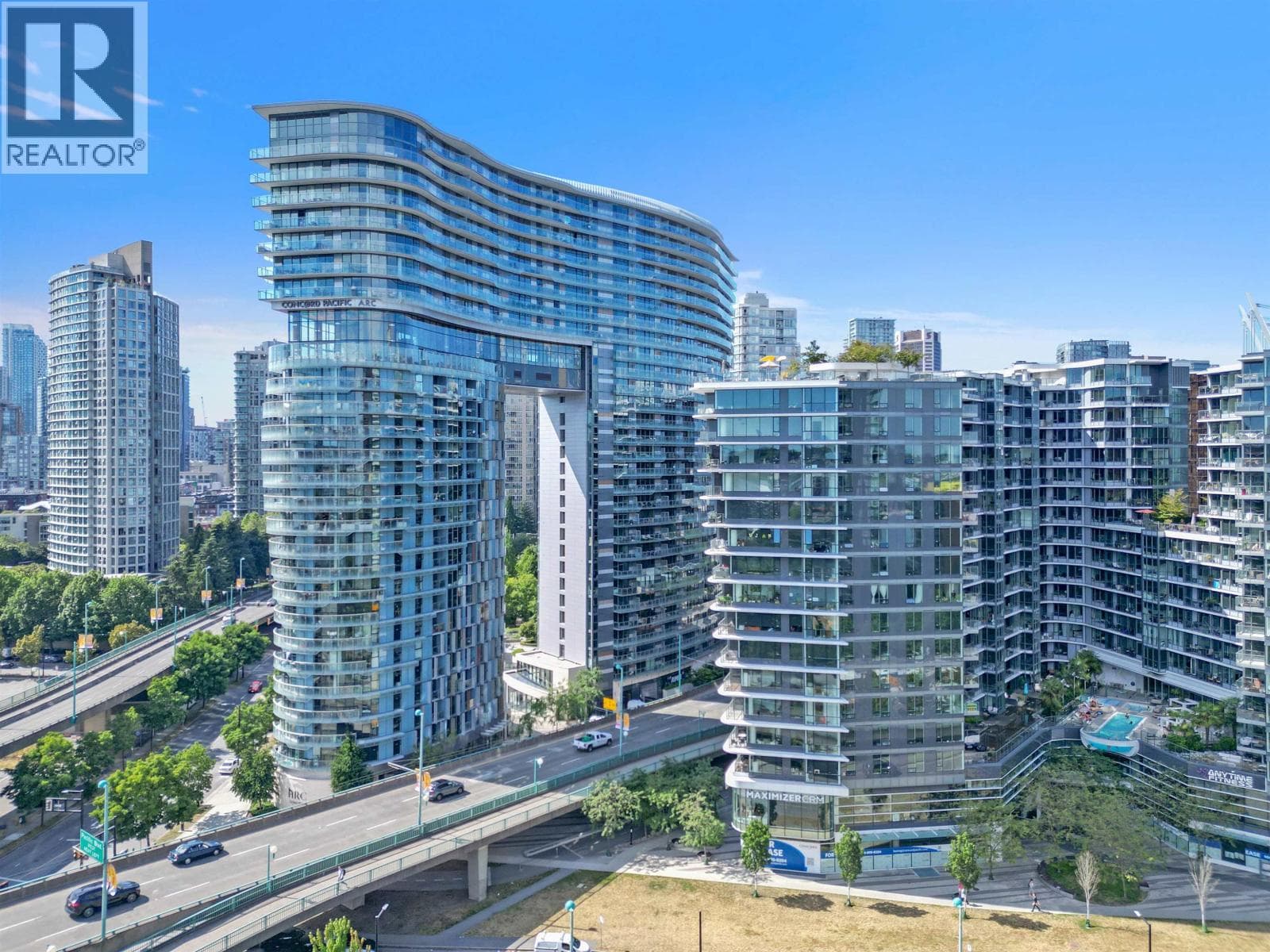 1284 87 Nelson Street, Vancouver: photo 1 of 25