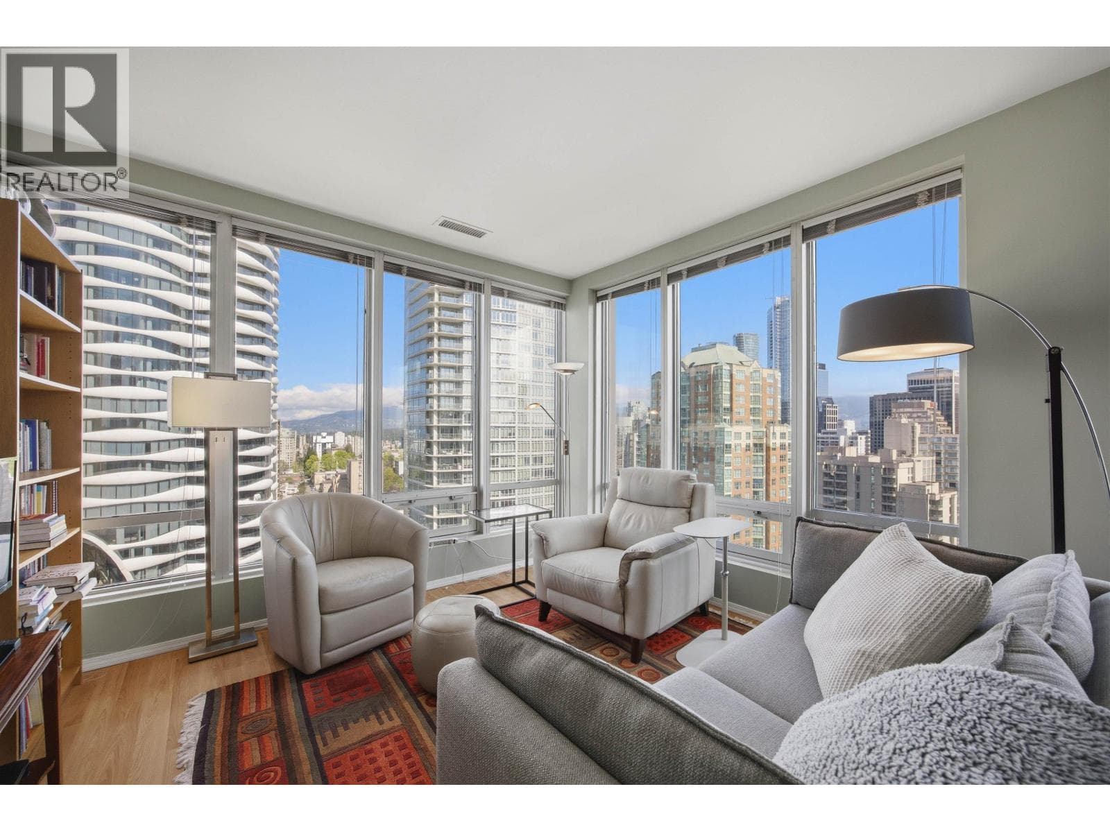 1607 989 Nelson Street, Vancouver: photo 1 of 31