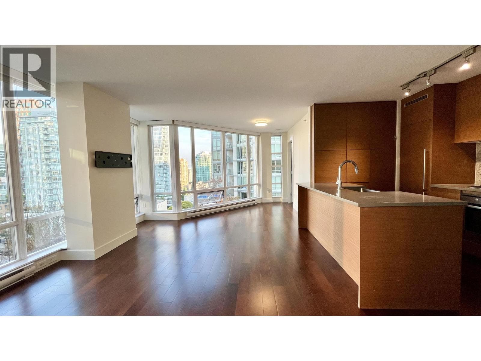 1107 565 Smithe Street, Vancouver: photo 1 of 39