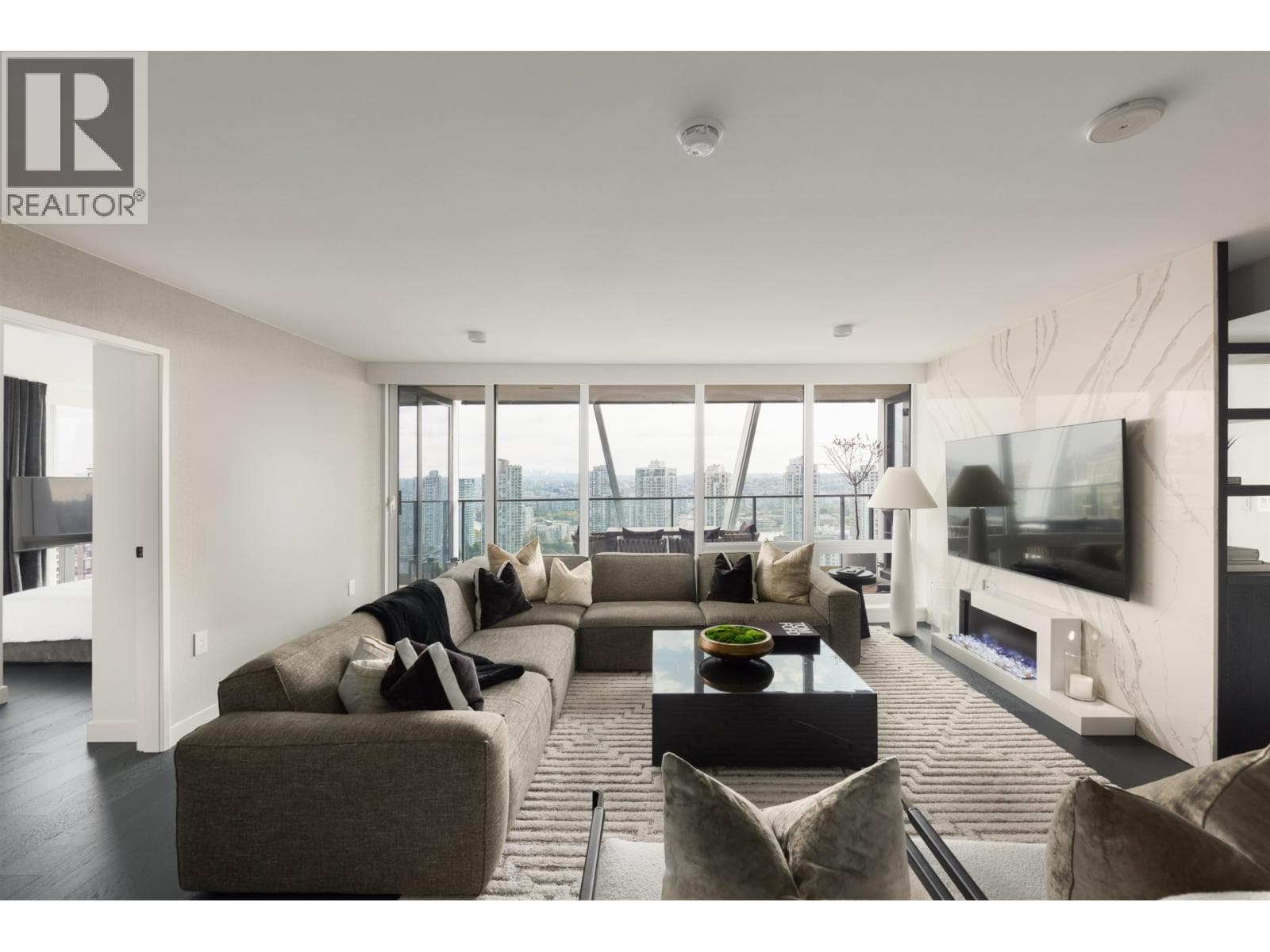 2504 1111 Richards Street, Vancouver: photo 1 of 40