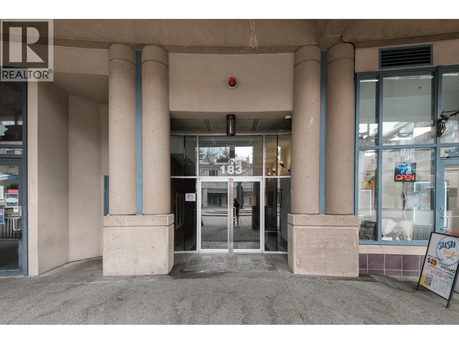804 183 Keefer Place, Vancouver: photo 1 of 7