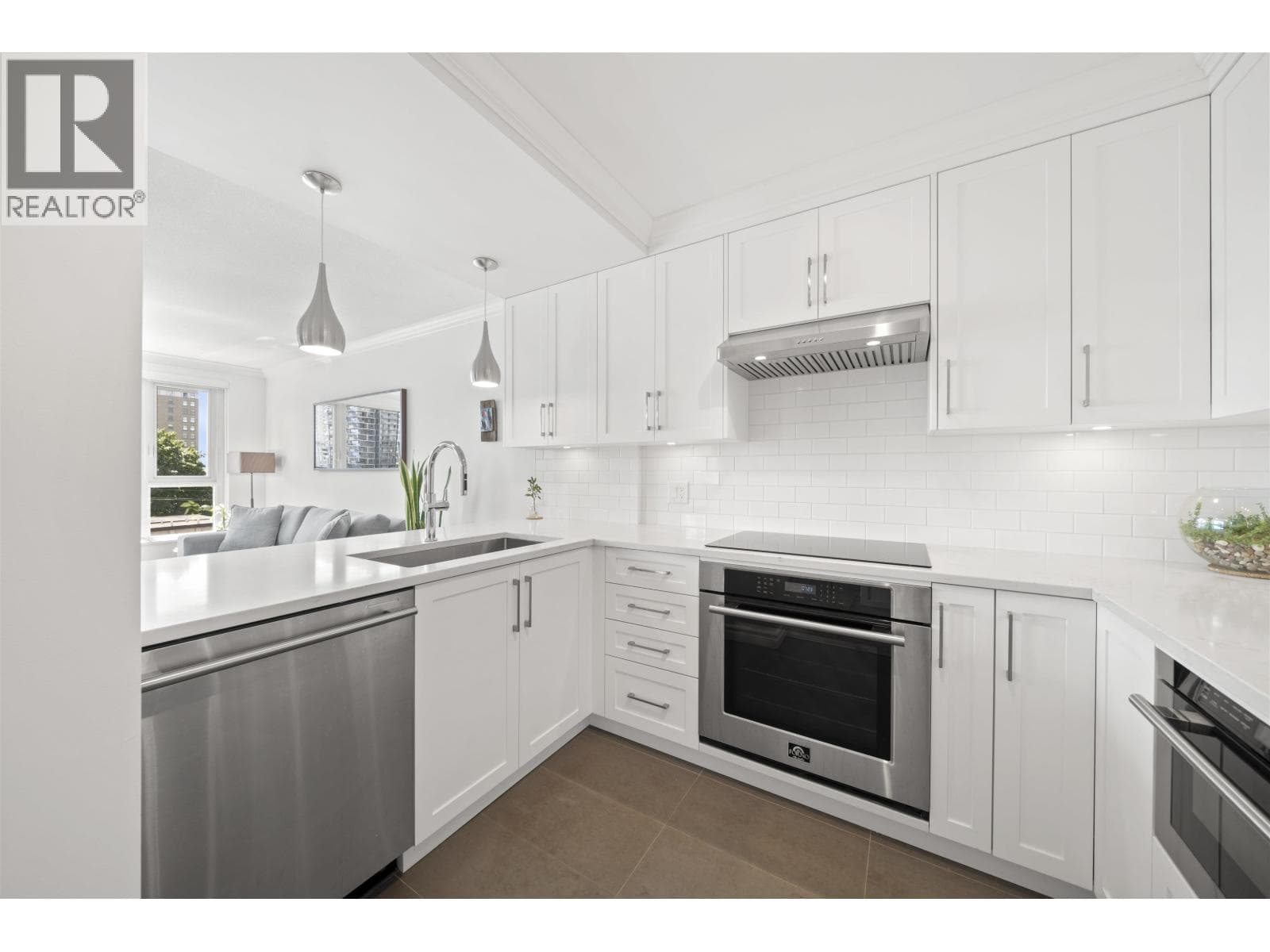 502 1838 Nelson Street, Vancouver: photo 1 of 19