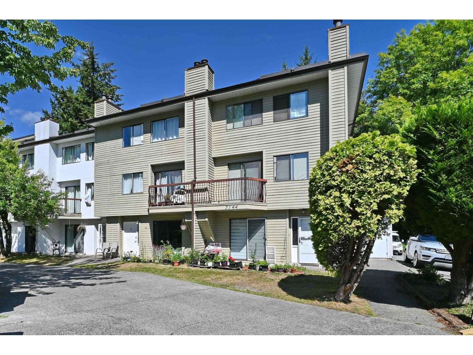 210 7144 133b Street, Surrey: photo 1 of 10