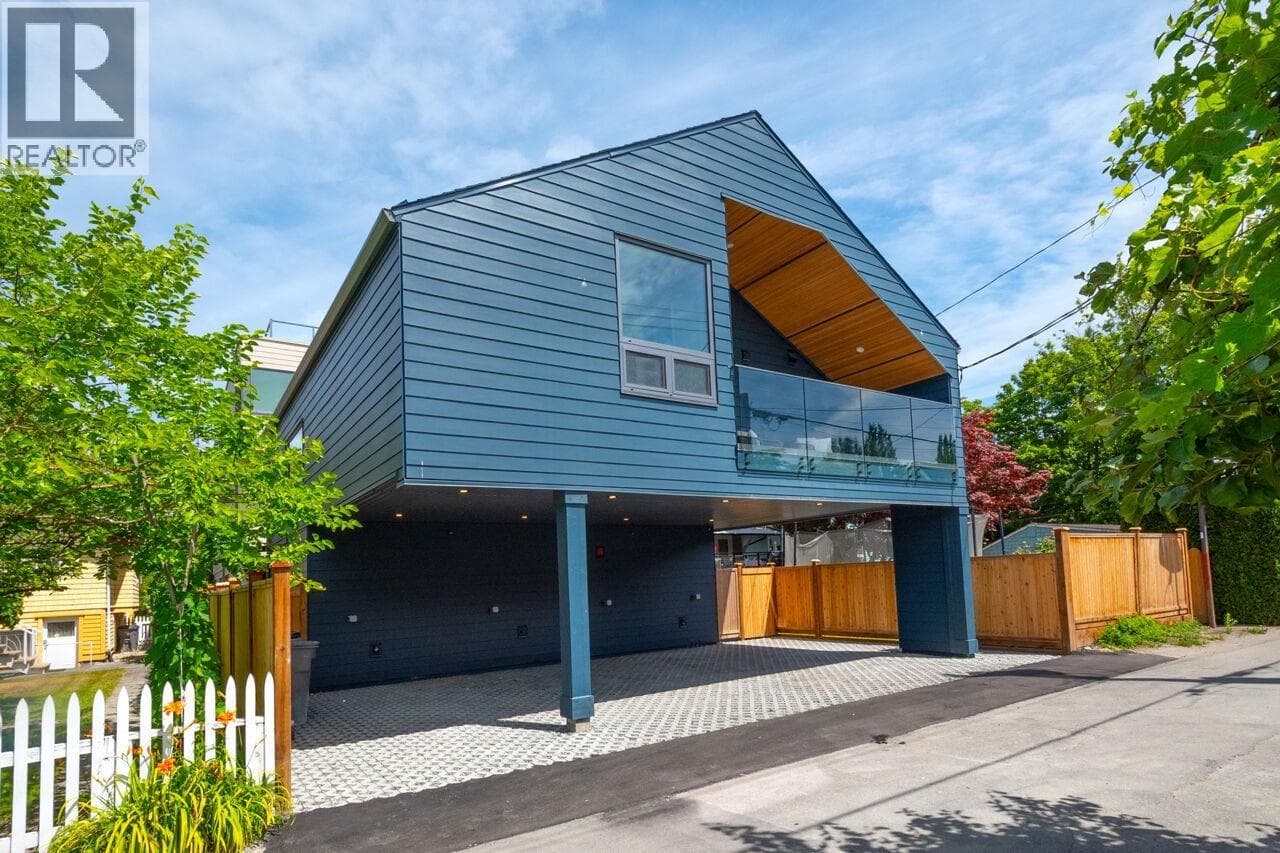 3122 W 11th Avenue, Vancouver: photo 1 of 24