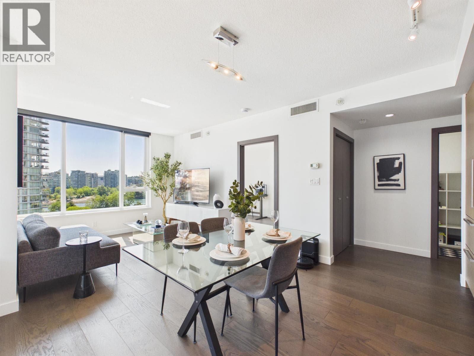 808 68 Smithe Street, Vancouver: photo 1 of 27