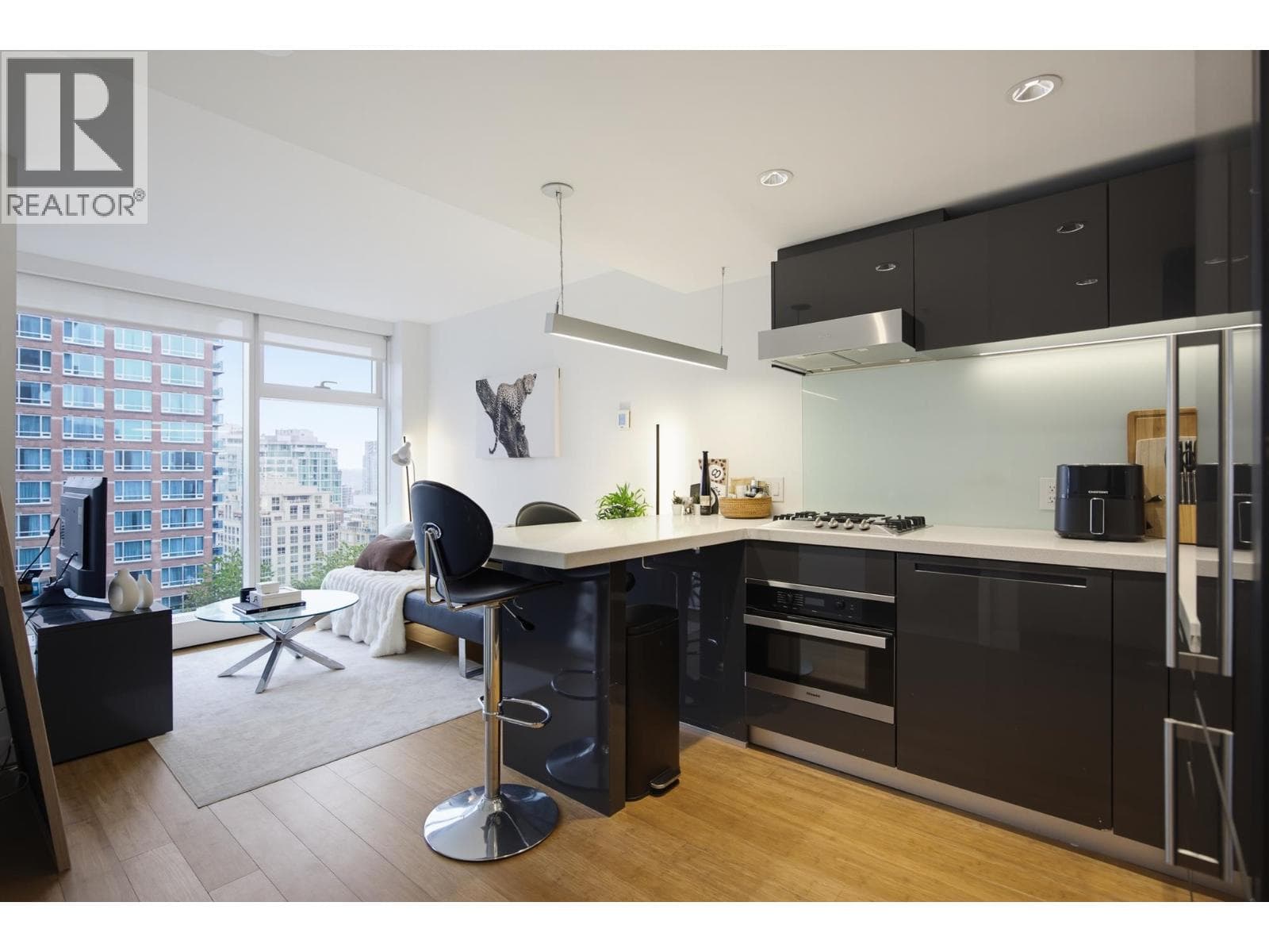 1611 777 Richards Street, Vancouver: photo 1 of 33