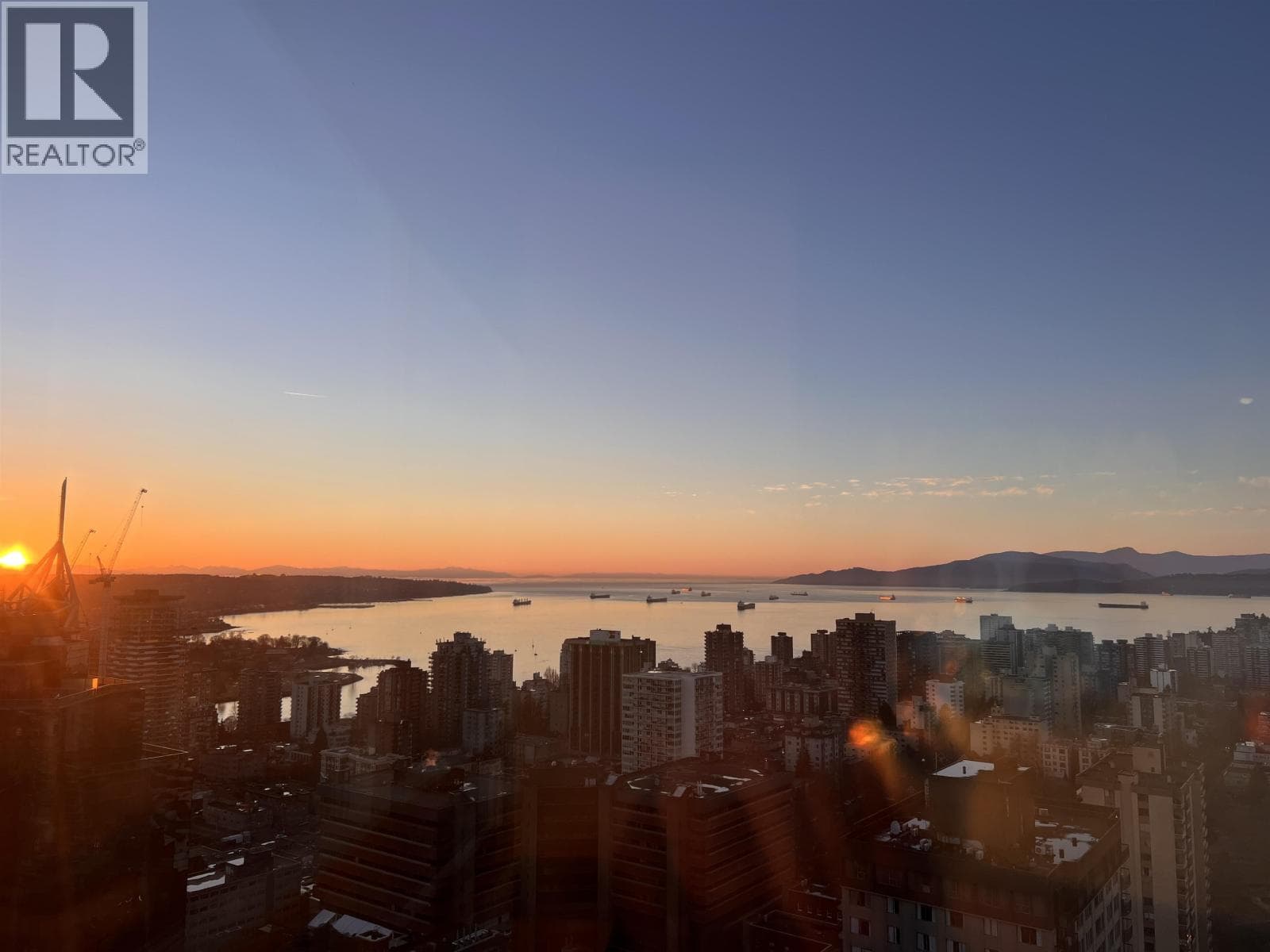 3704 938 Nelson Street, Vancouver: photo 1 of 31