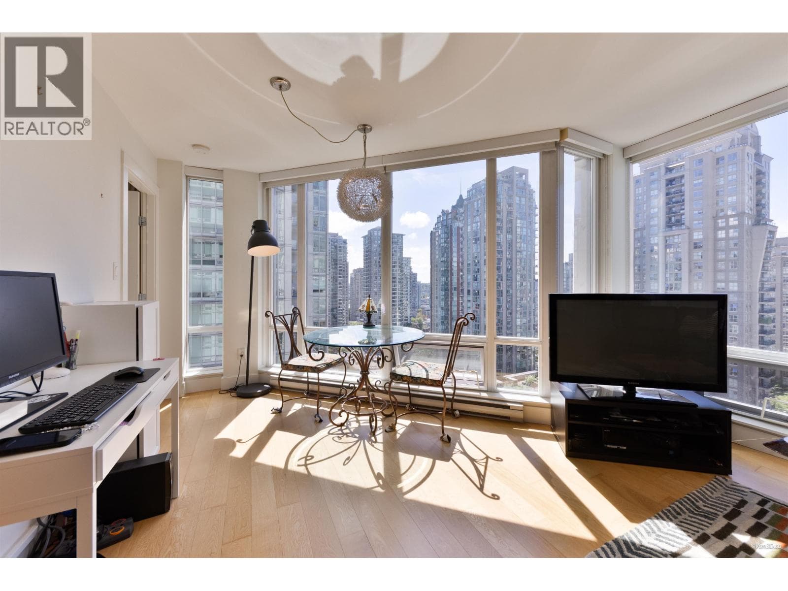 1501 565 Smithe Street, Vancouver: photo 1 of 34