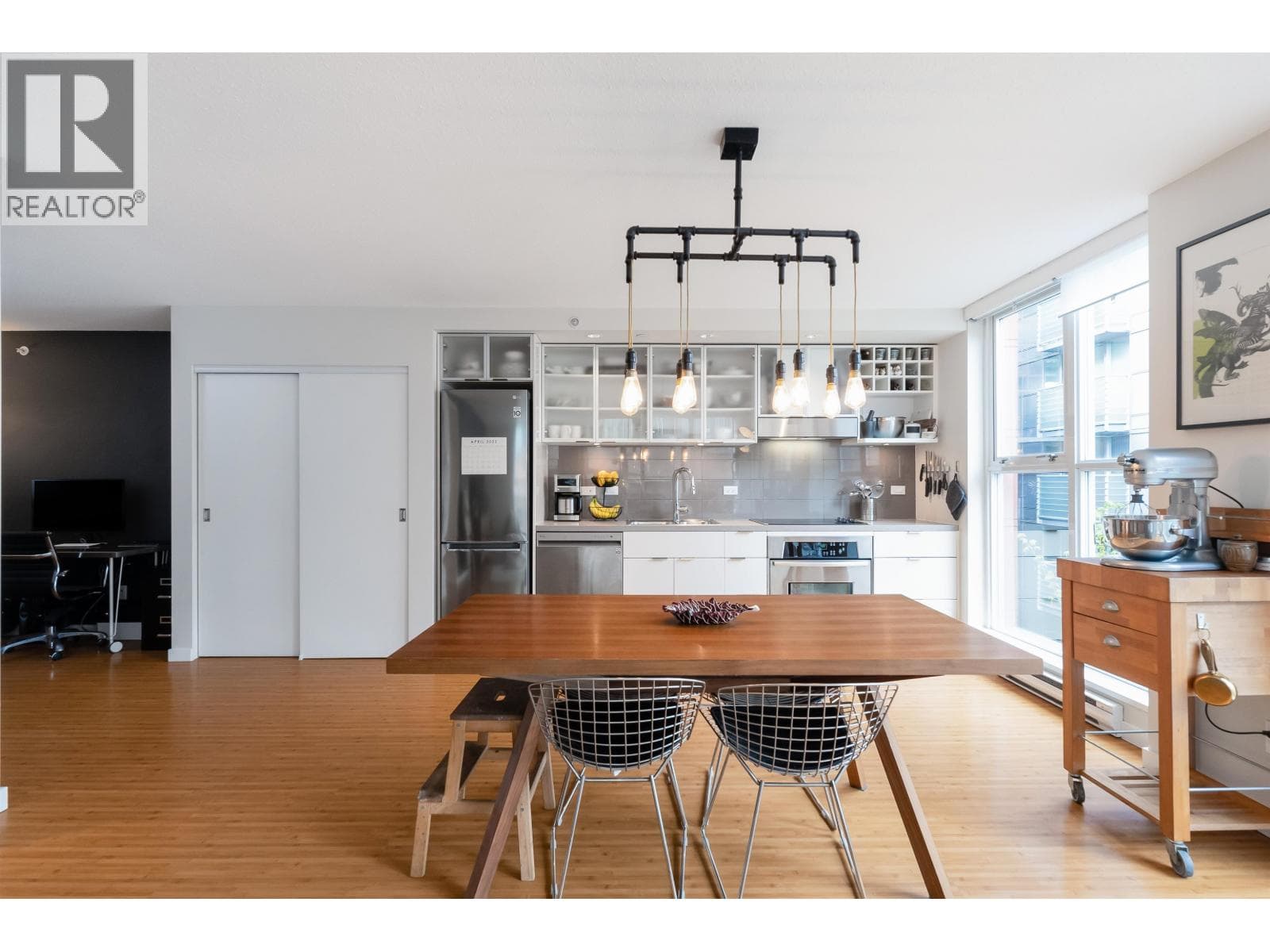 601 168 Powell Street, Vancouver: photo 1 of 17
