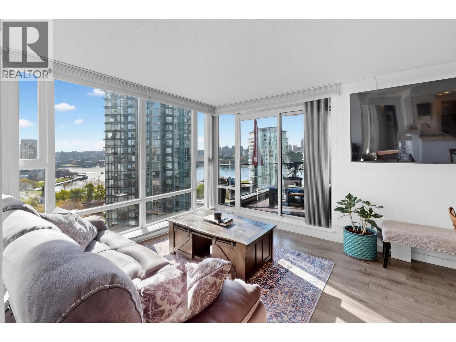 1501 455 Beach Crescent, Vancouver: photo 1 of 40