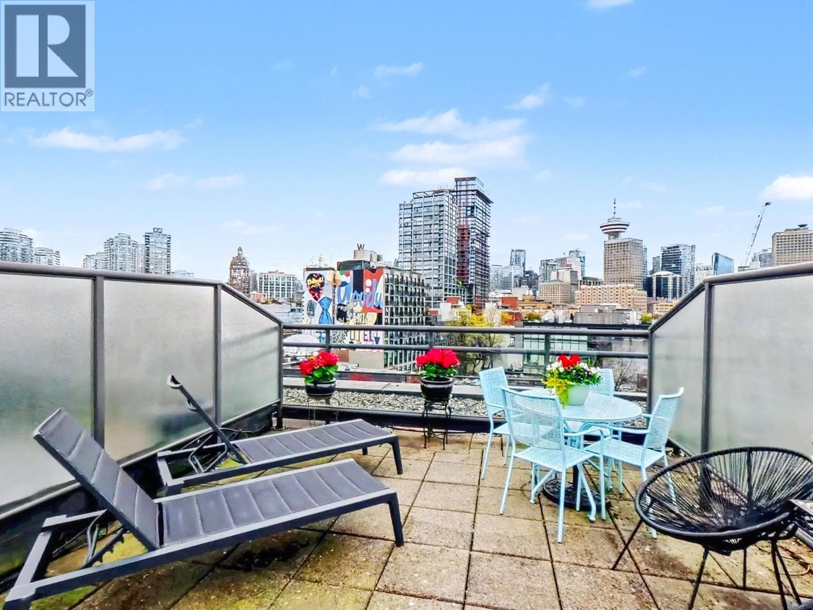 501 28 Powell Street, Vancouver: photo 1 of 22