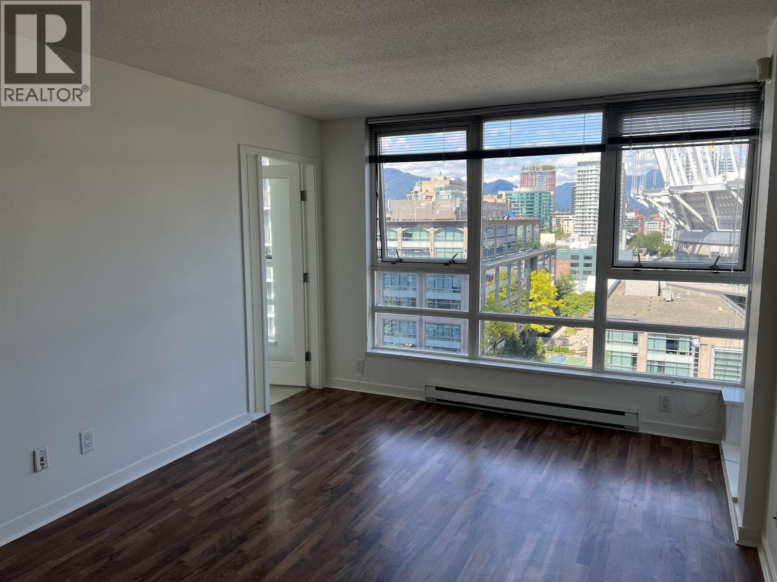 1707 939 Expo Boulevard, Vancouver: photo 1 of 16