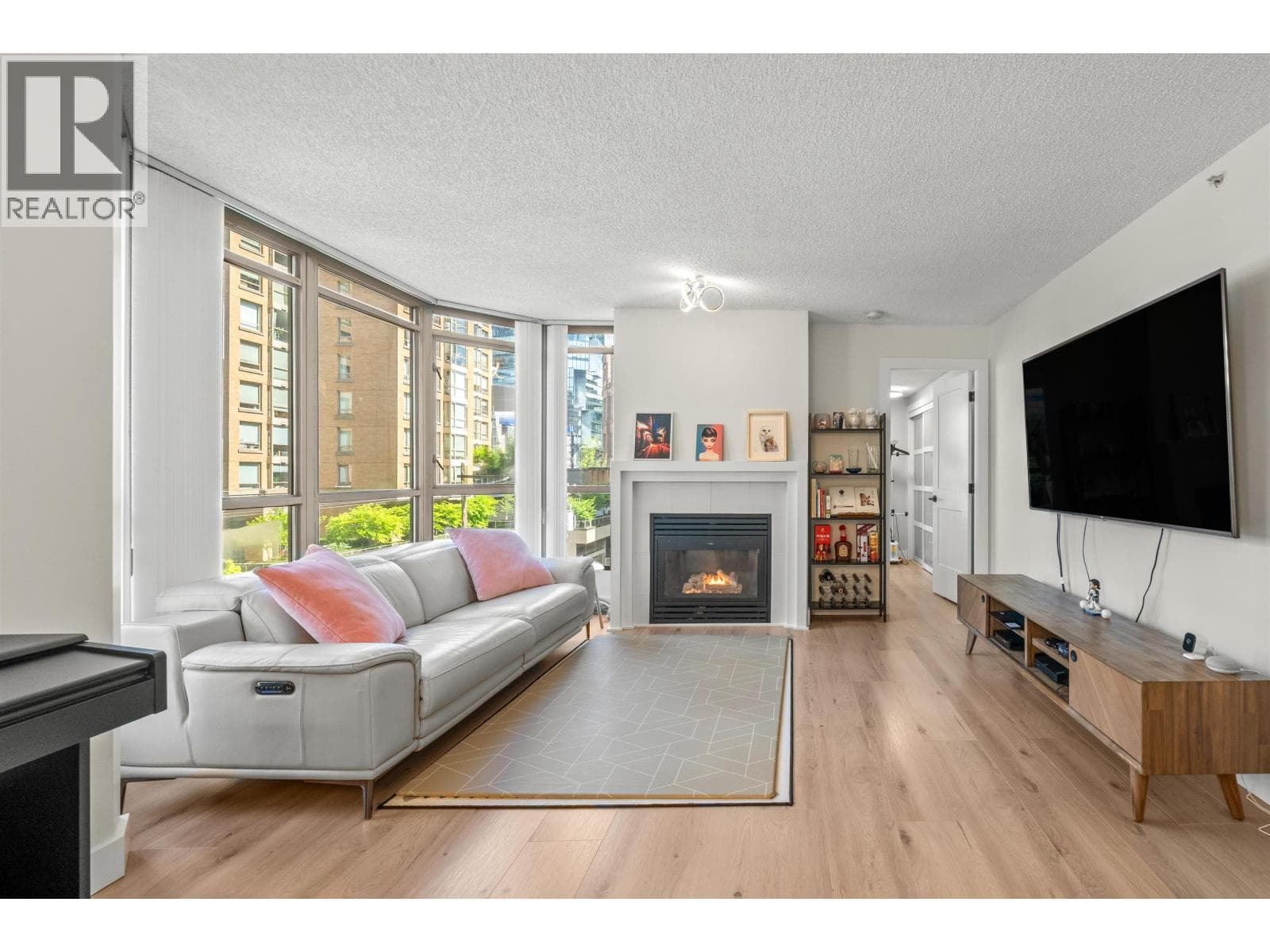 706 867 Hamilton Street, Vancouver: photo 1 of 29