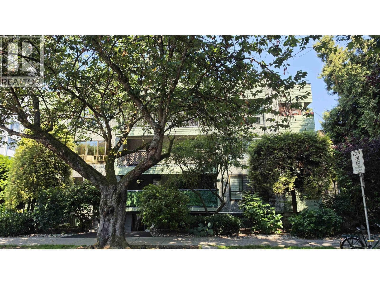 406 1717 Haro Street, Vancouver: photo 1 of 15