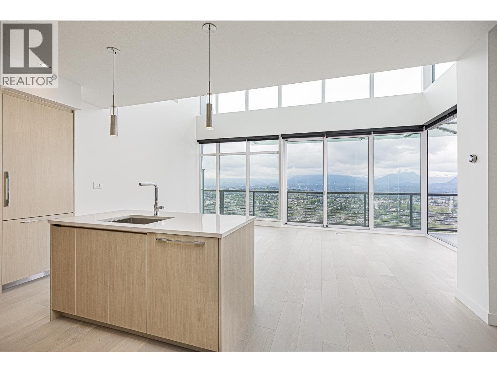 4907 4730 Lougheed Highway, Burnaby: photo 1 of 23