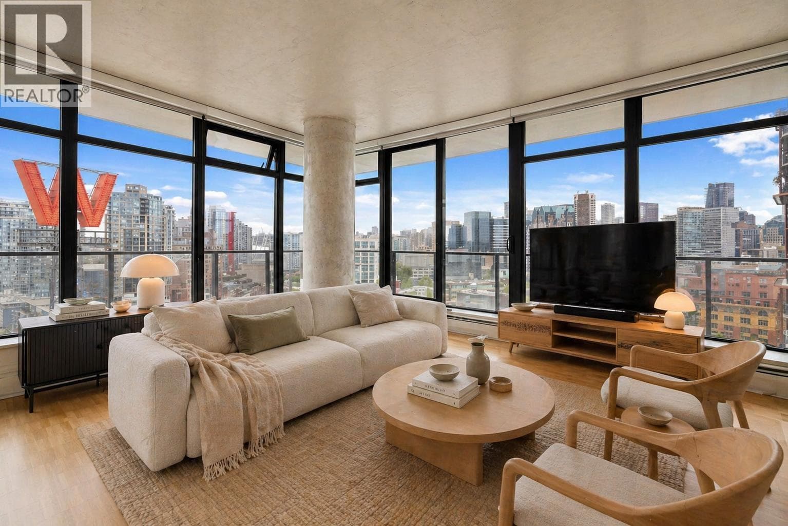 2105 108 W Cordova Street, Vancouver: photo 1 of 18