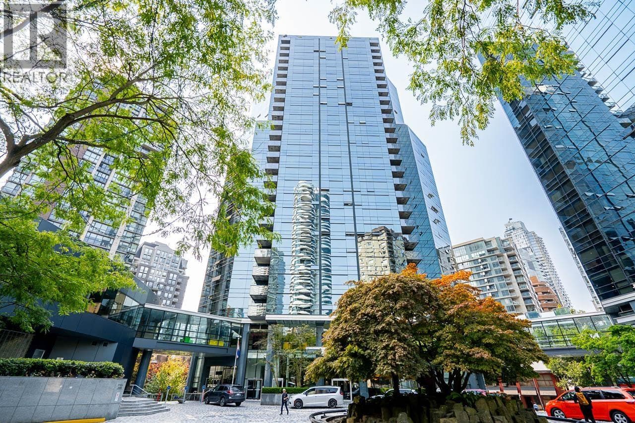 1907 1050 Burrard Street, Vancouver: photo 1 of 40